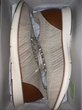 Alfani Mens Beige Knit Sneakers with Brown Trim size 12 NEW with box